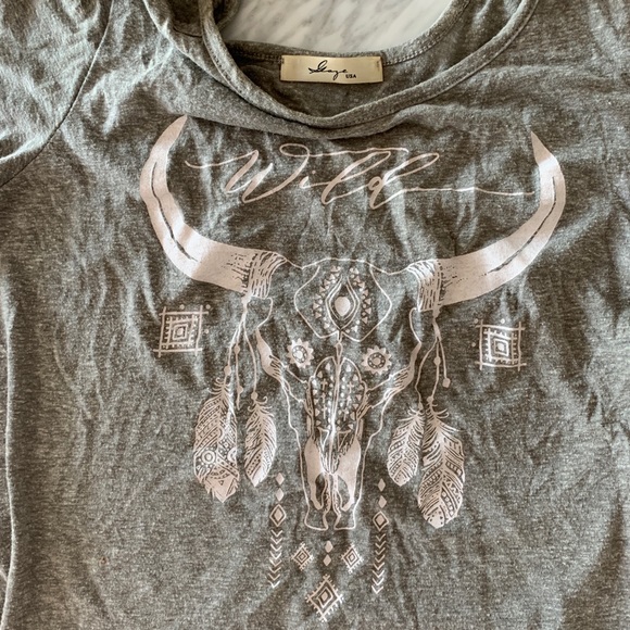 Gray cow skull boho shirt - Picture 2 of 2